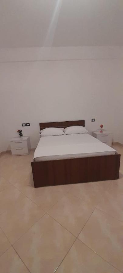 Casa Intera La Paghi Come Una Camera The Home With The Price Of A Room Durres Bagian luar foto