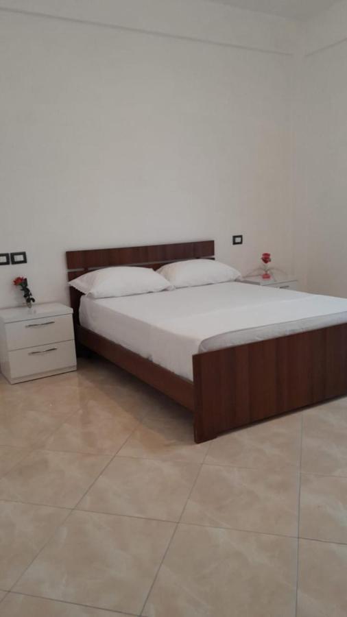 Casa Intera La Paghi Come Una Camera The Home With The Price Of A Room Durres Bagian luar foto