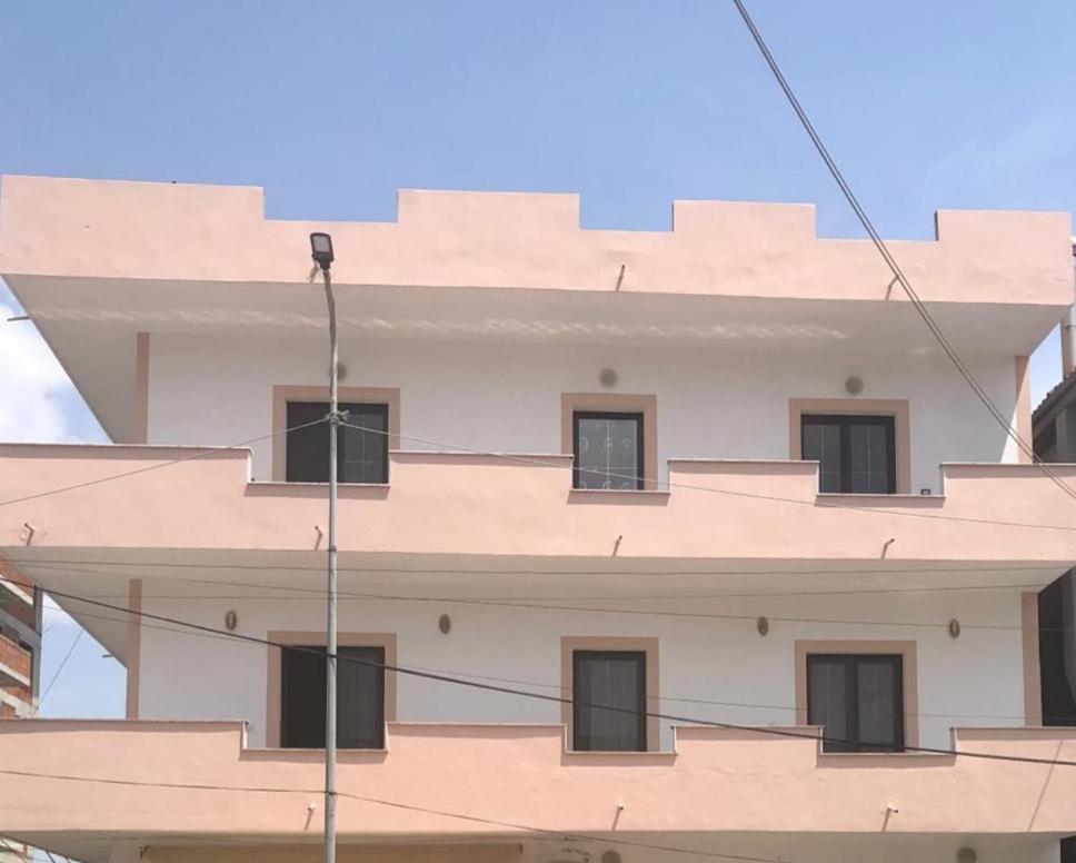 Casa Intera La Paghi Come Una Camera The Home With The Price Of A Room Durres Bagian luar foto