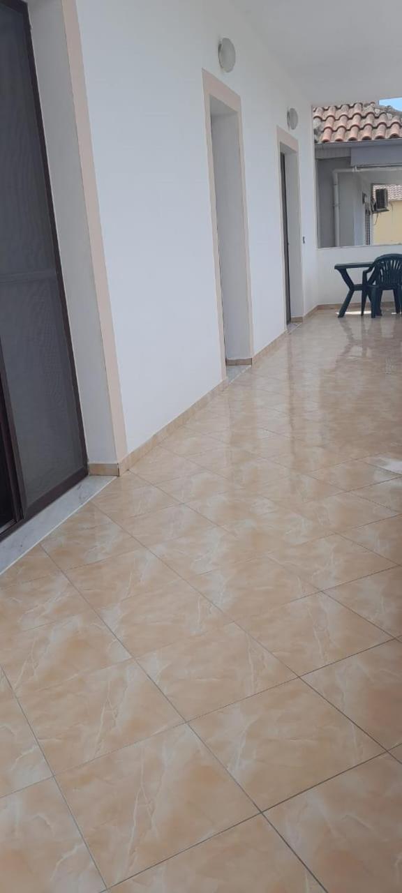 Casa Intera La Paghi Come Una Camera The Home With The Price Of A Room Durres Bagian luar foto