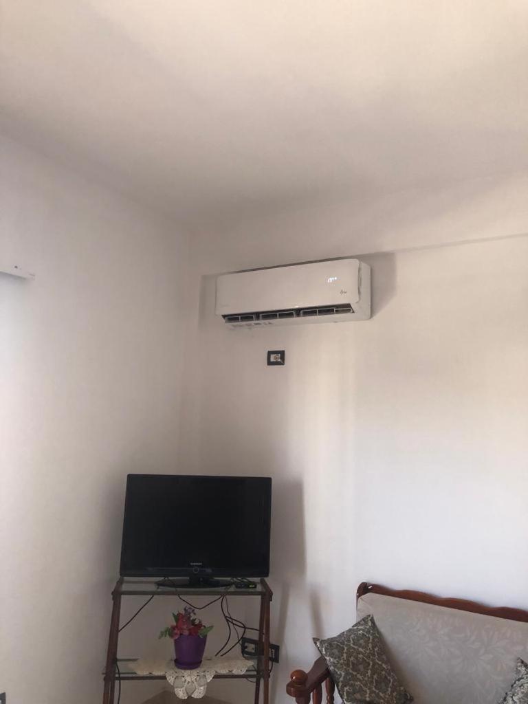 Casa Intera La Paghi Come Una Camera The Home With The Price Of A Room Durres Bagian luar foto